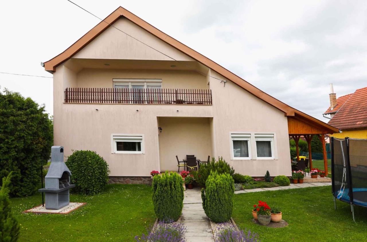 Holiday home in Balatonkeresztur 19455 Exterior foto