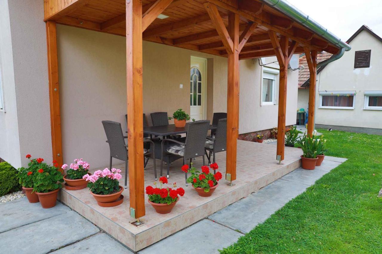 Holiday home in Balatonkeresztur 19455 Exterior foto